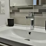 Le 46 - T2 Renove, Confortable Proche Centre-ville