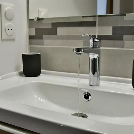 Le 46 - T2 Renove, Confortable Proche Centre-ville